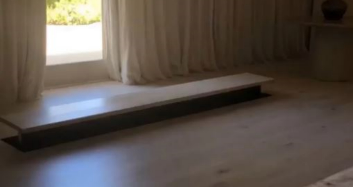 Instagram bruji o televizoru Kim Kardashian koji izranja iz poda